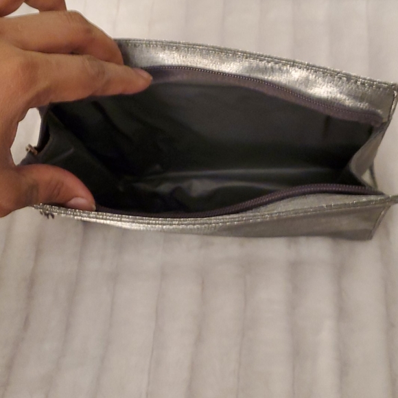 Brand New w/o Tag - Taffeta Silk Make up - Purse - Picture 4 of 4